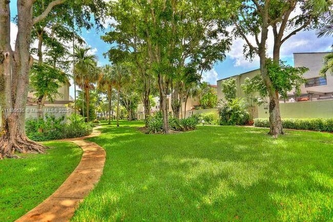 Building Photo - 4732 SW 67th Ave