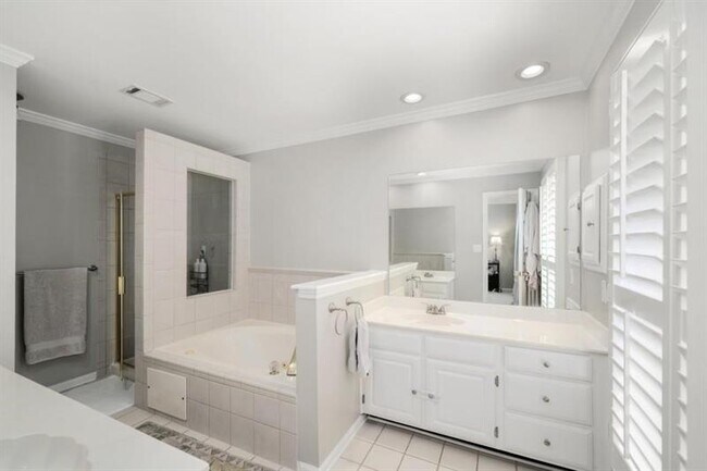 Building Photo - 12080 Greenmont Walk