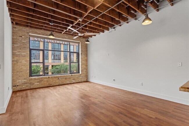 Building Photo - 411 Brazos St