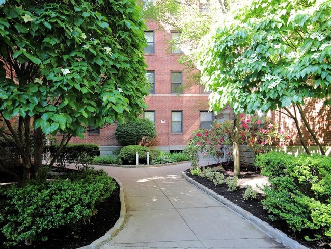 Building Photo - 412 Larchmont Acres