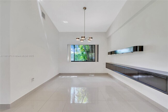 Building Photo - 4585 SW 87th Ave