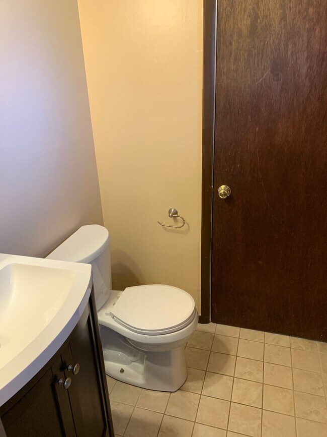 Building Photo - Three Bedroom One and a Half Bath Ranch Home in Delhi