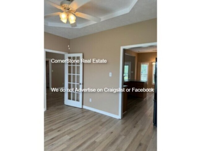 Building Photo - 106 Van Buren Dr