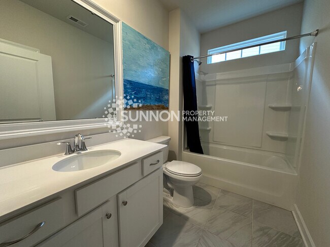 Building Photo - Gorgeous 3 Bed 3 Bath Home in Huntersville