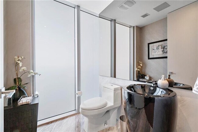 Building Photo - 2200 N Ocean Blvd