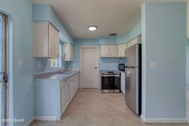 Building Photo - 1133 Bradenton Rd