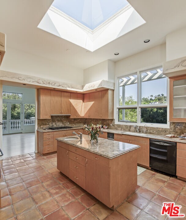 Building Photo - 3780 1/2 Multiview Dr