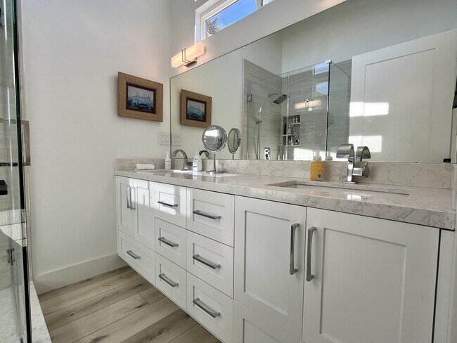 Building Photo - 2503 Aster St