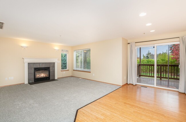 Building Photo - 4 Bd / 2.5 Ba Renton Home