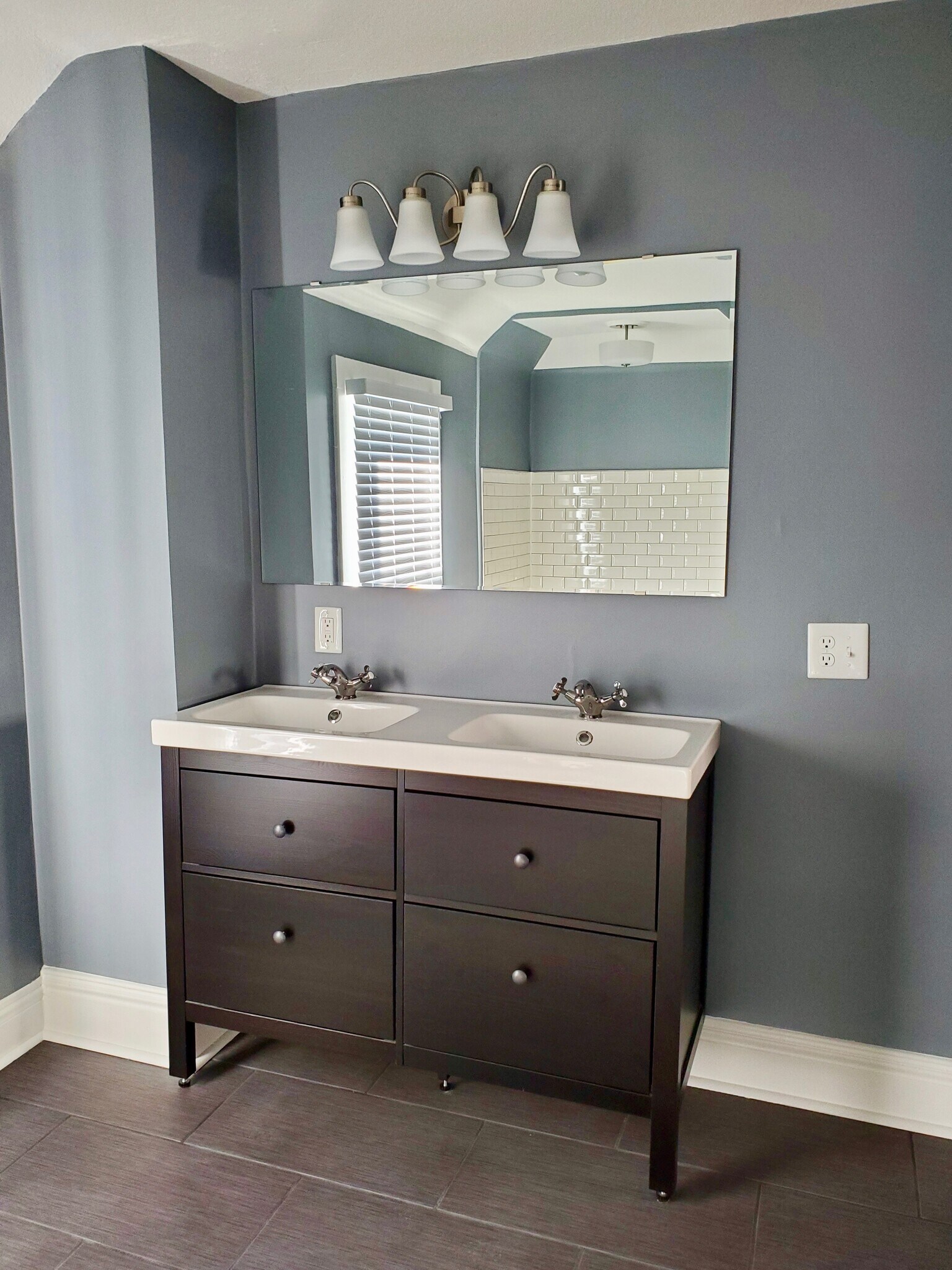 Bathroom - 2529 Charlotte St