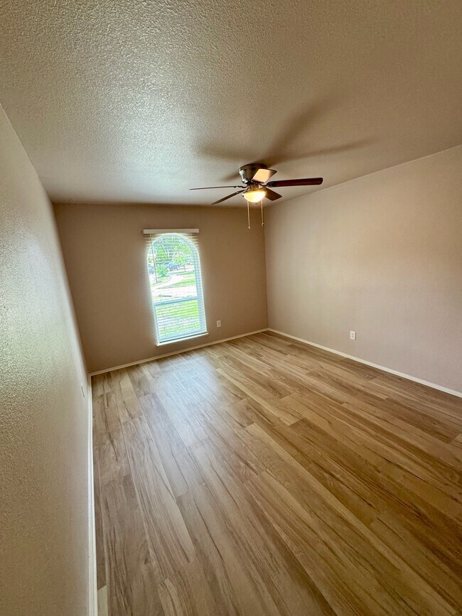 Building Photo - 2801 W Springdale Cir