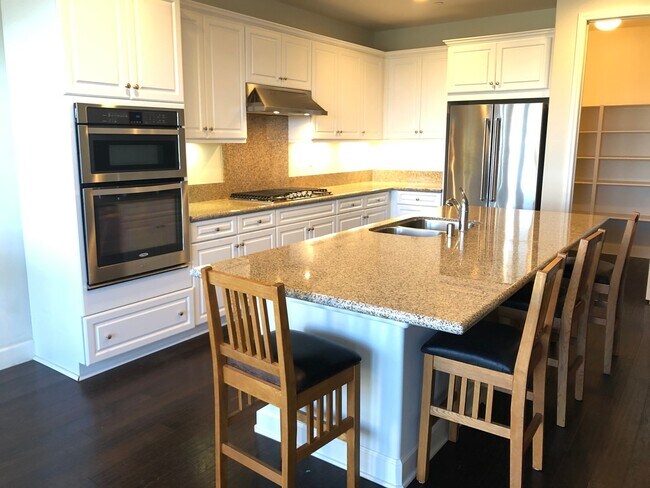 Building Photo - Stunning 4-Bedroom Home in the Desirable Gated Community of Laurel Point