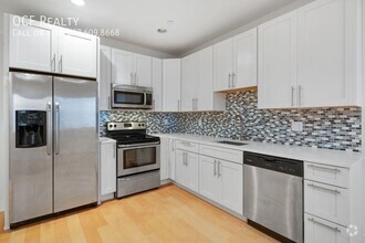 Building Photo - Wash Sq West 1 Bed Apt