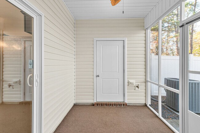 Building Photo - 10 Jaydn Dr W