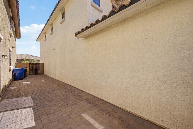 Building Photo - 2934 N 71st Pl