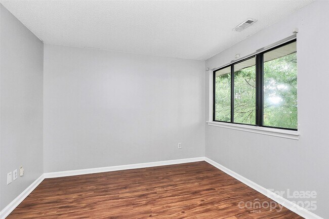 Building Photo - 7530 Pebblestone Dr