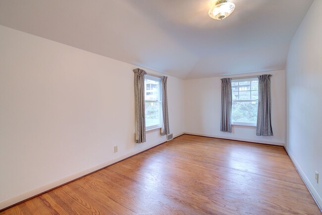 Building Photo - 3Bd/2Ba Seattle House