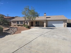 Building Photo - 3 bed/2 bath in Country Club Estates available now!