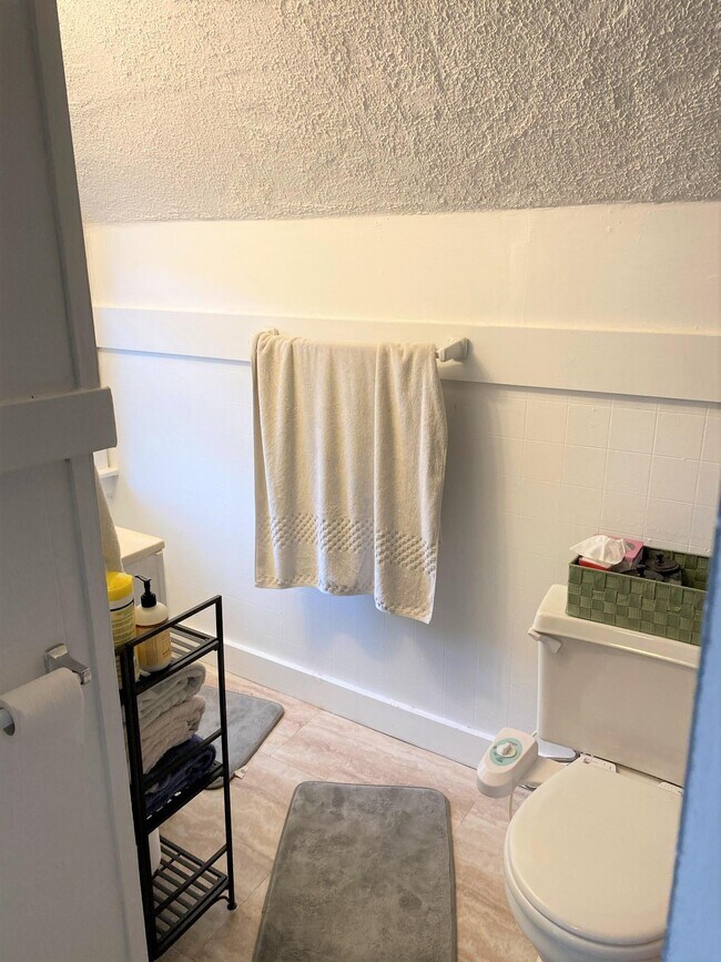 Building Photo - 211 Summer St