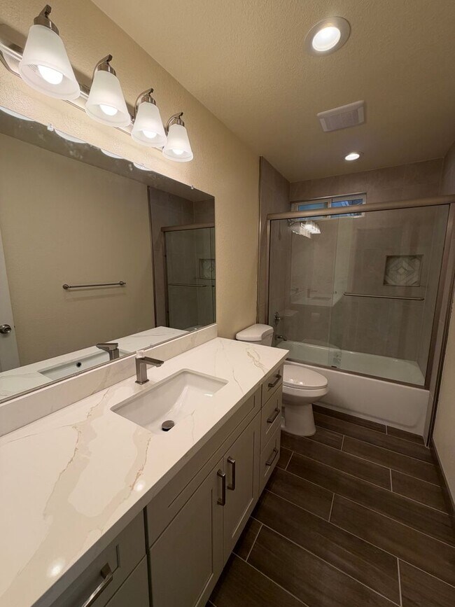 Building Photo - 528 Bella Vista Dr