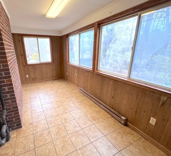 Building Photo - 1313 Frank St