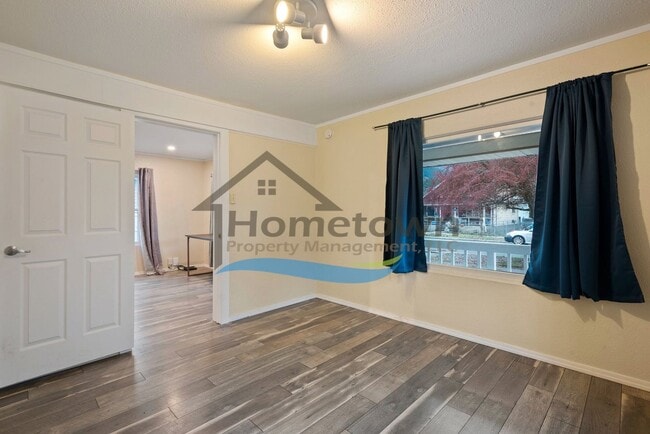 Building Photo - Kellogg Mid-Term Rental: Charming 3 Bed 1 Bath Home with Fenced Yard – Ends June 30!