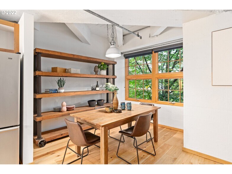 Building Photo - 1420 NW Lovejoy St