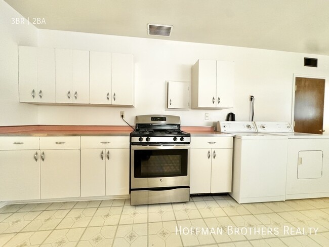 Building Photo - 6707 Blucher Ave