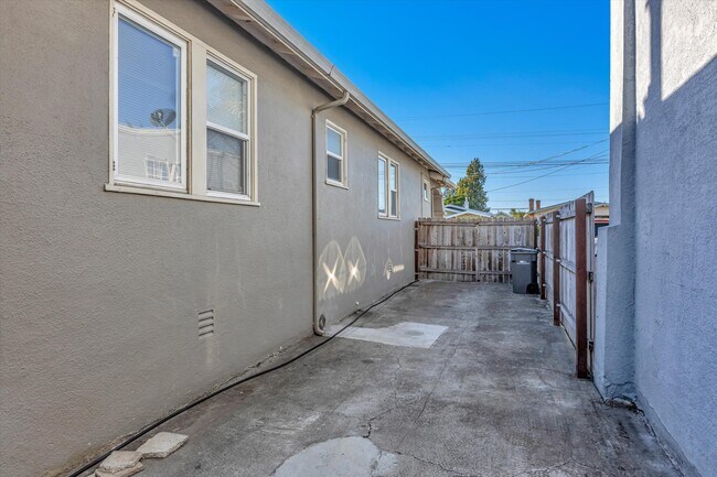 Building Photo - 1732 87th Ave