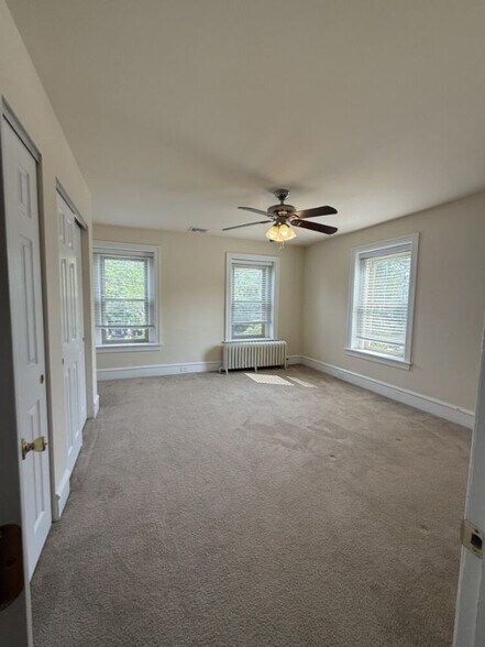 Building Photo - 405 Maple Ave