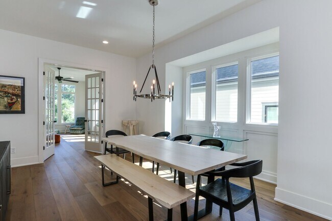 Building Photo - Extrordinary 4BD, 4.5BA Raleigh Home in an...