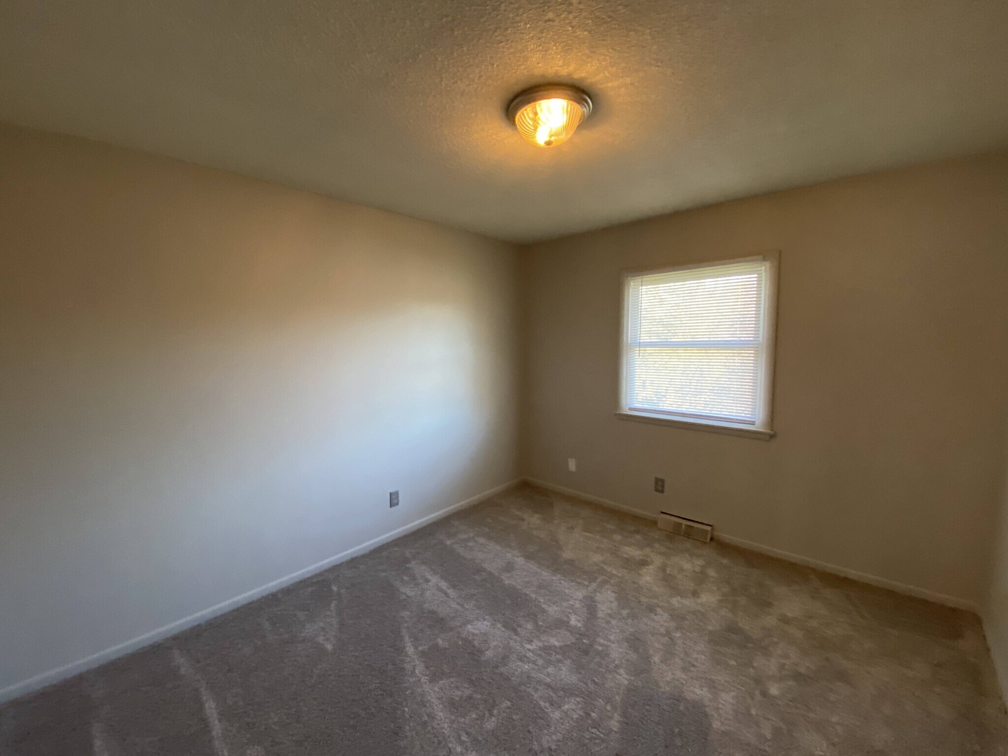 Building Photo - 3310 SE 5th St