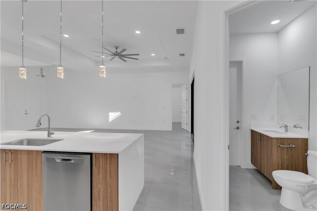 Building Photo - 2608 5th St SW