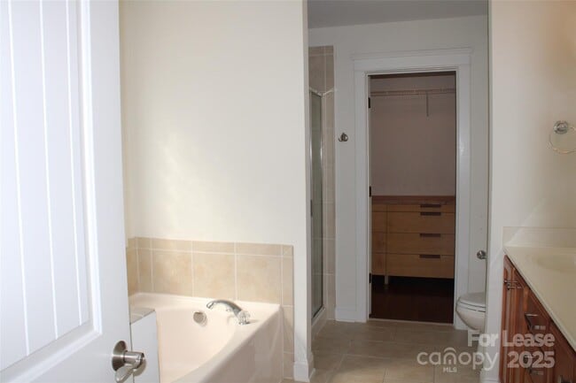 Building Photo - 541 Jetton St
