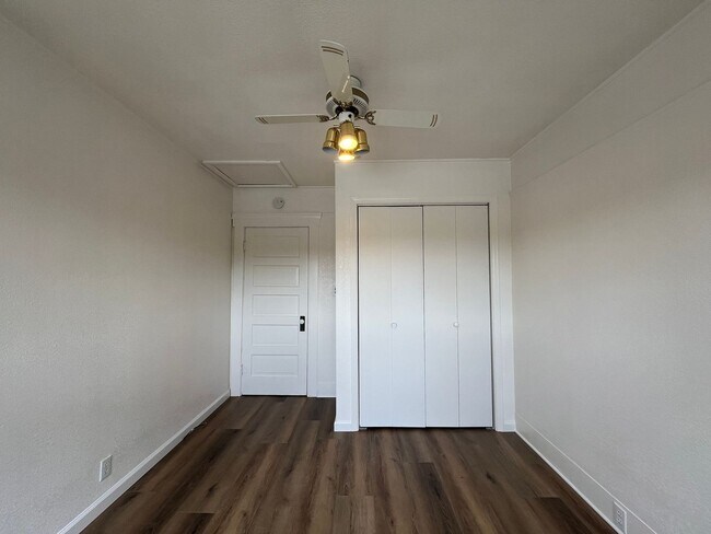Building Photo - 1434
