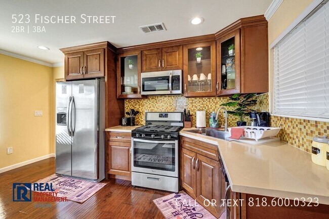 Building Photo - 523 Fischer St