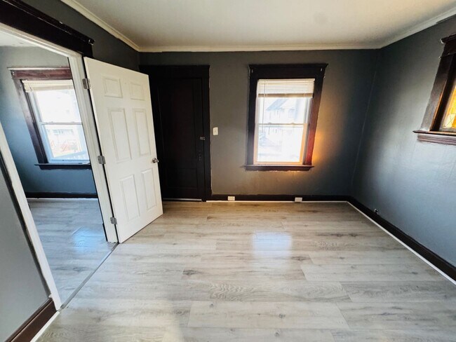 Building Photo - 2816 E 125th St