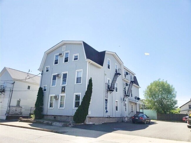 Building Photo - 22-24 Lawn Ave