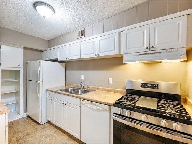 Building Photo - 115 Biscayne Dr NW