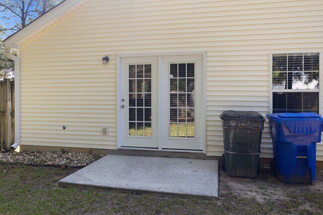 Building Photo - Comfortable 3BR Ranch with 2-Car Garage in Northwoods Pointe