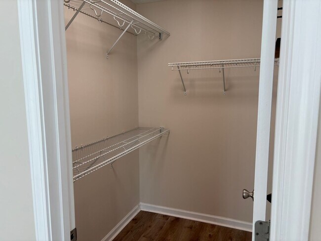 Building Photo - 3154 Shorecrest Bay Dr