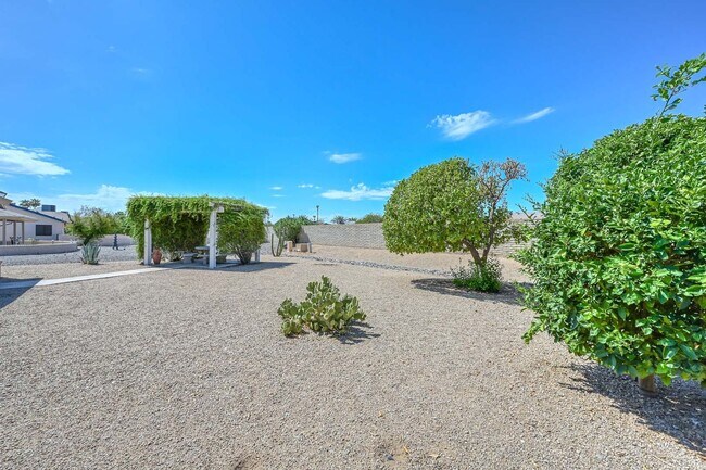 Building Photo - 55+ Gorgeous Gem Furnished ready for Move in!