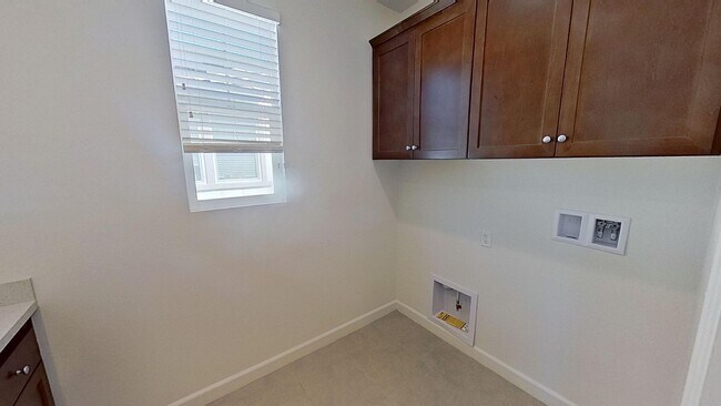 Building Photo - Los Carneros townhouse 3 Bed / 2.5 Bath – ...
