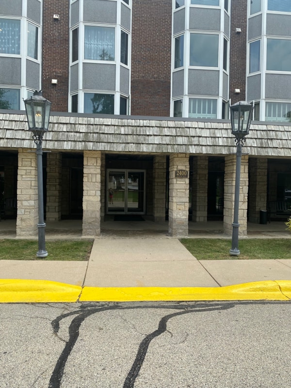 Building Photo - 2400 Windsor Mall