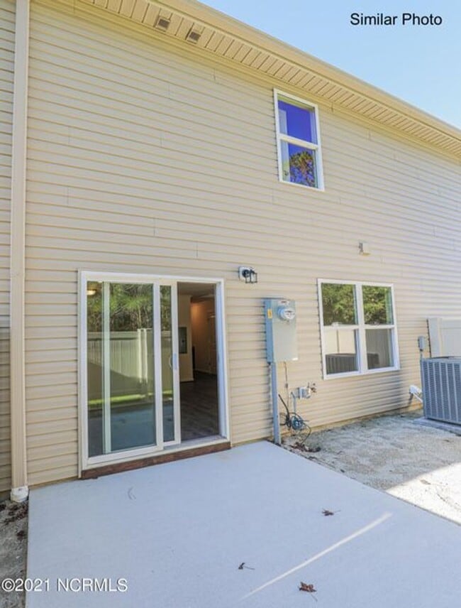 Building Photo - Townhome in Boyington W/GARAGE in Boyington Place!