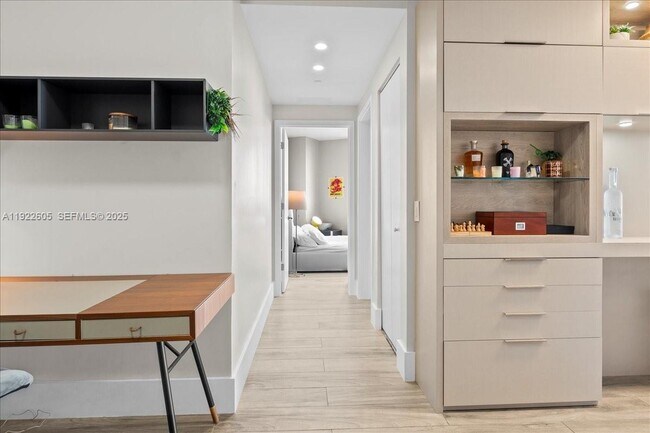 Building Photo - 501 NE 31st St