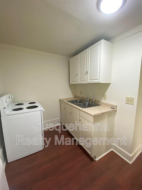 Building Photo - 127 S Cherry St