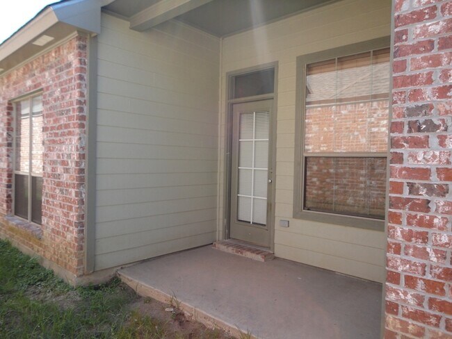 Building Photo - Shenandoah area 3BR/2BA house with dbl garage
