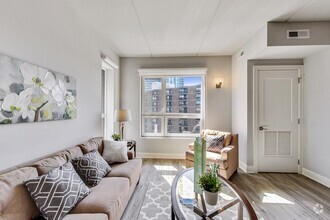 Building Photo - 1 bedroom in Chicago IL 60610