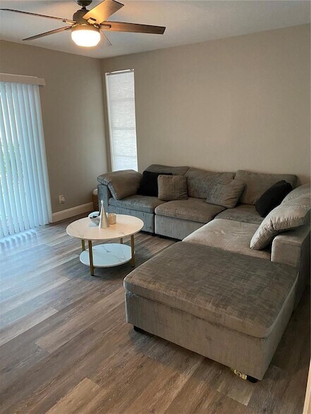 Building Photo - 7014 Glenview Dr